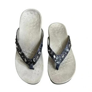 Vionic Lucia Snake Print Silver Thong Toe Post Embellished Sandals Size 9 Wide